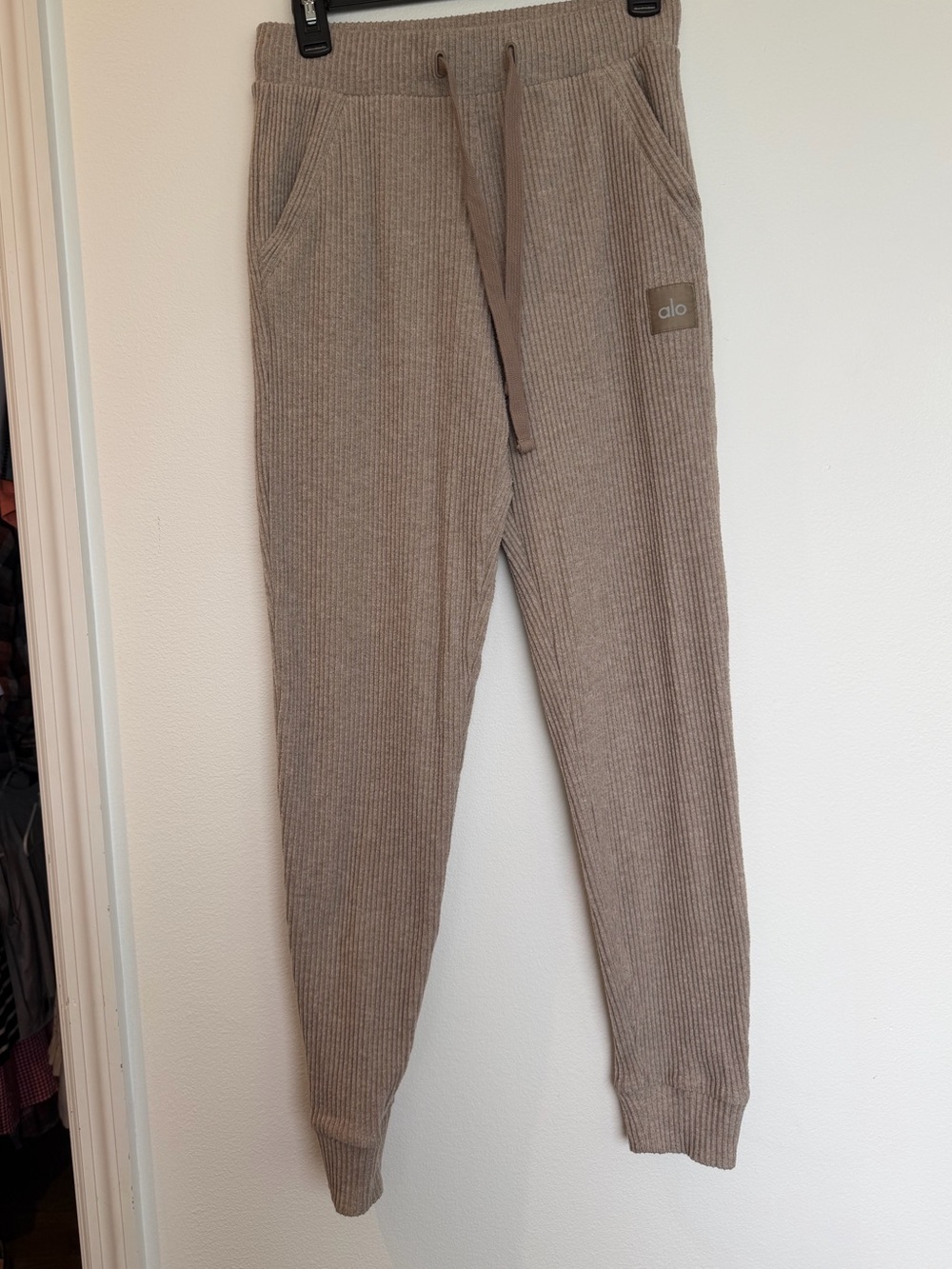 Alo Yoga Muse Sweatpants in a ribbed knit in the gravel heather color.
